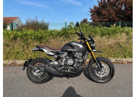 MOTO MORINI SEIEMMEZZO SCR 650